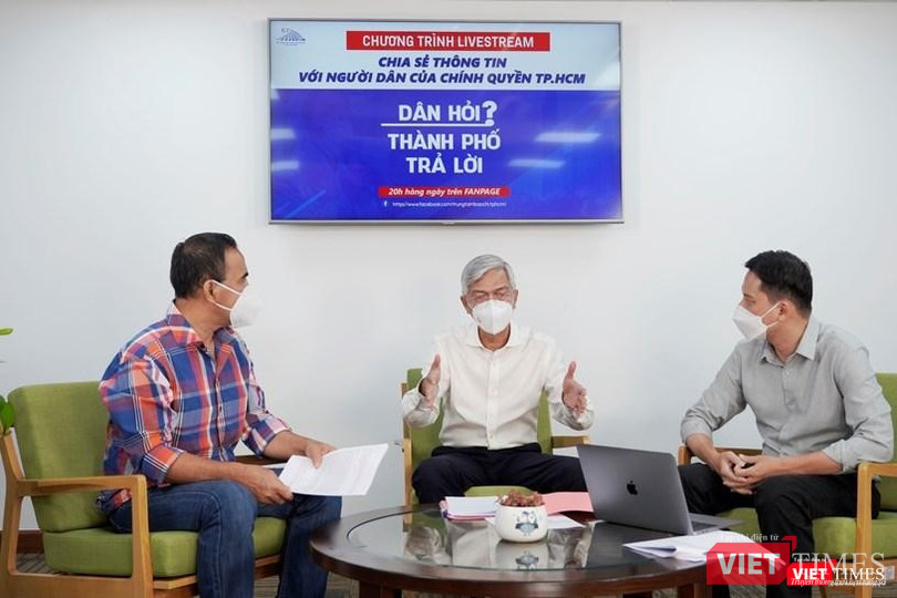 Phó Chủ tịch UBND TP.HCM Võ Văn Hoan giải đáp các thắc mắc của người dân tại chương trình livestream trên fanpage của TTBC Phó Chủ tịch UBND TP.HCM Võ Văn Hoan giải đáp các thắc mắc của người dân tại chương trình livestream trên fanpage của TTBC
