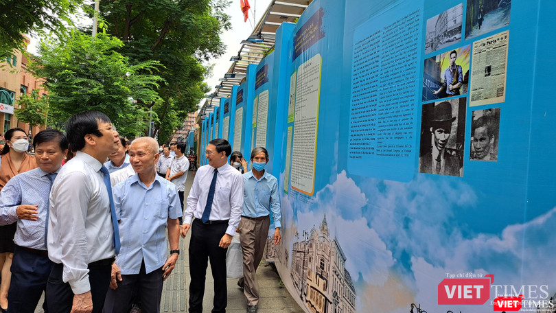 Triển lãm trưng bày các bài báo đã sưu tầm được từ Báo Le Paria Triển lãm trưng bày các bài báo đã sưu tầm được từ Báo Le Paria