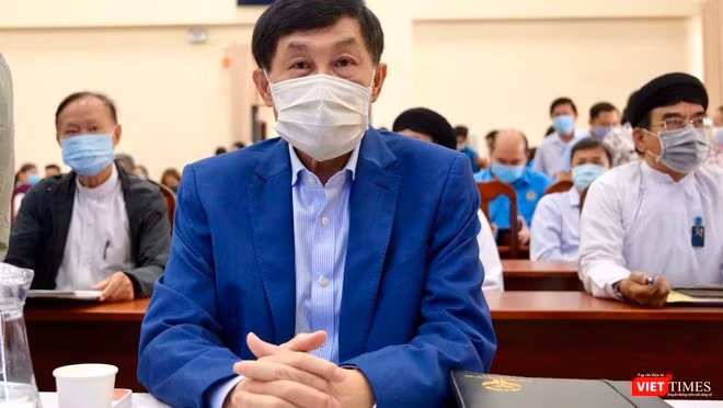 Ông Johnathan Hạnh Nguyễn, Chủ tịch Tập đoàn Liên Thái Bình Dương đã tài trợ 30 tỷ đồng cho công tác chống dịch COVID-19 và hạn mặn miền Tây (Ảnh: TTBC) 