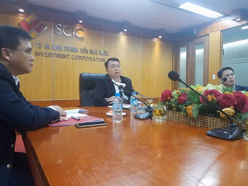 Chủ tịch SCIC Nguyễn Đức Chi và hai P.TGĐ Nguyễn Chí Thành (trái), Nguyễn Hồng Hiển (phải) trong buổi họp báo sáng 16/10. (Ảnh: X.T)