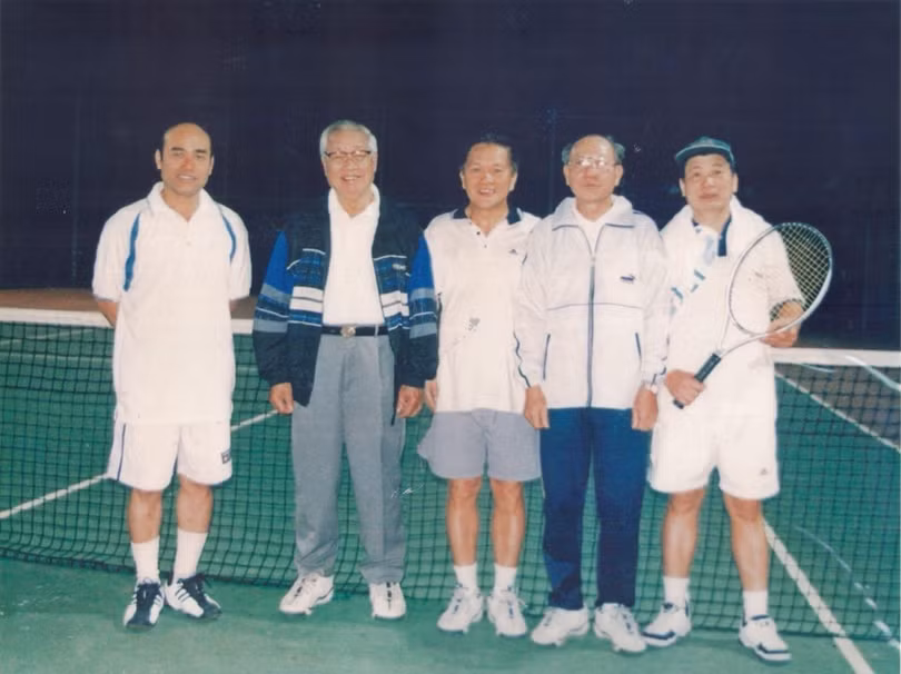 Cố Thủ tướng Võ Văn Kiệt chơi tennis với anh Tôn Lâm. Ảnh do nhân vật cung cấp.