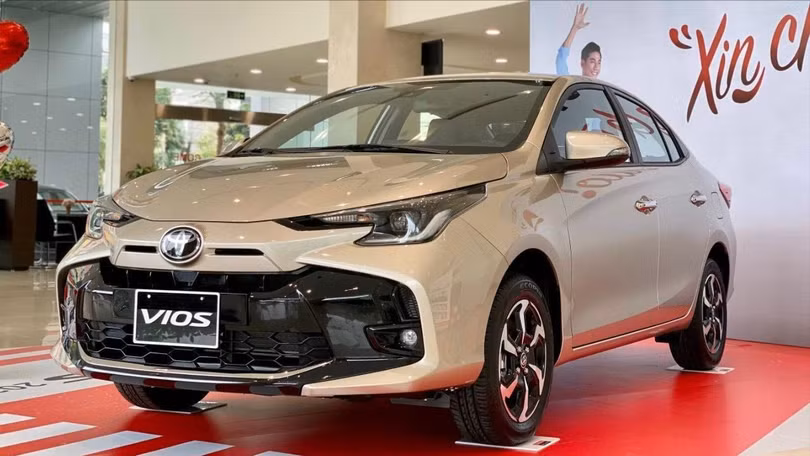 Toyota Vios vàng cát 2024.jpeg
