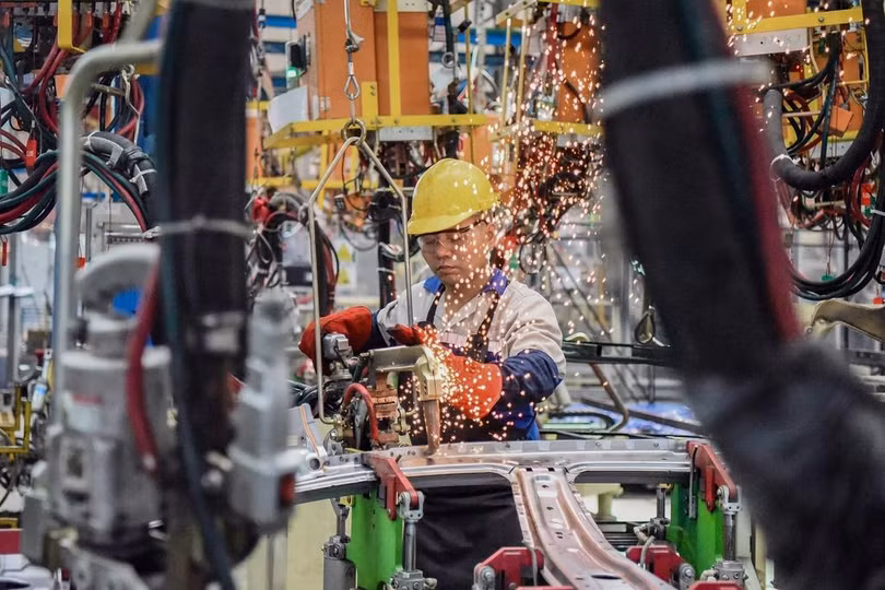 Tiêm vaccine cho công nhân là biện pháp căn cơ giúp phòng chống dịch tại các khu công nghiệp. Ảnh: Việt Linh. Tiêm vaccine cho công nhân là biện pháp căn cơ giúp phòng chống dịch tại các khu công nghiệp. Ảnh: Việt Linh.