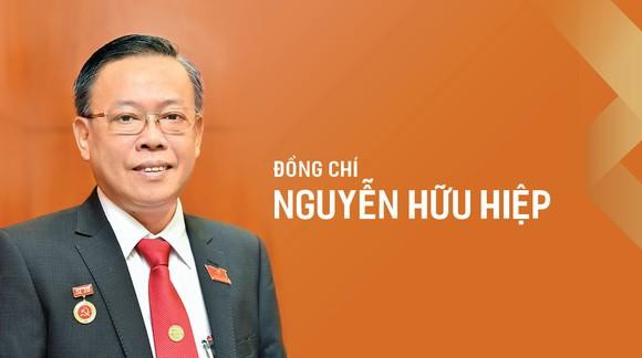 Ông Nguyễn Hữu Hiệp nhận chức vụ Bí thư Thành ủy TP Thủ Đức. Ảnh: SGGP