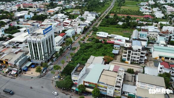 Đoạn đường số 1 bị nắn cong vào đất của cán bộ, công chức, trong đó có 8 cán bộ Sở Giao thông vận tải tỉnh Trà Vinh - Ảnh: Tuổi trẻ