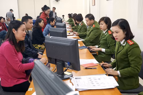 Người dân sẽ không bị thu phí dịch vụ khi khai thác dữ liệu Quốc gia về dân cư để làm thủ tục hành chính Người dân sẽ không bị thu phí dịch vụ khi khai thác dữ liệu Quốc gia về dân cư để làm thủ tục hành chính