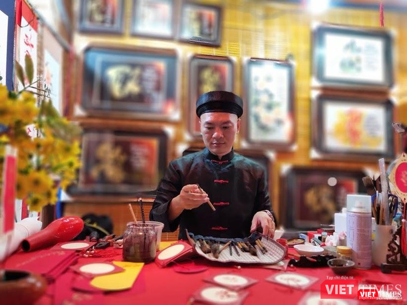 Phố ông đồ rực rỡ sắc xuân năm nay vắng vẻ vì COVID-19 (Ảnh: Hoà Bình) Phố ông đồ rực rỡ sắc xuân năm nay vắng vẻ vì COVID-19 (Ảnh: Hoà Bình)