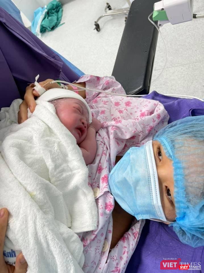Bé gái ra đời sáng sớm ngày hôm nay 1/2 (Ảnh: BVCC) Bé gái ra đời sáng sớm ngày hôm nay 1/2 (Ảnh: BVCC)
