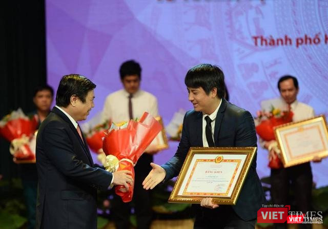 Hoàng Tuấn Anh được Thành uỷ TPHCM vinh danh Công dân trẻ tiêu biểu 2020 Hoàng Tuấn Anh được Thành uỷ TPHCM vinh danh Công dân trẻ tiêu biểu 2020