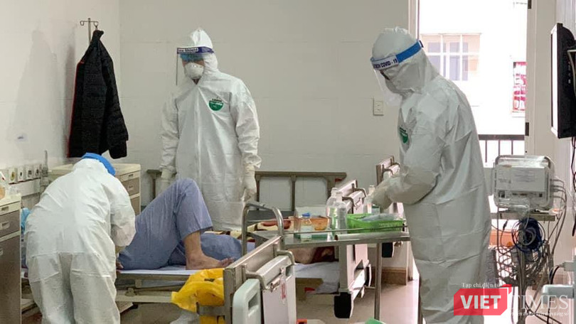 Điều trị cho bệnh nhân COVID-19 tại BV Dã chiến Hải Dương (Ảnh: CTV)