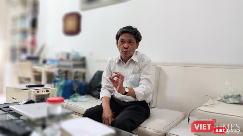 Ths. Phan Kim Ngọc say sưa với các nghiên cứu tế bào gốc (Ảnh: Hoà Bình)