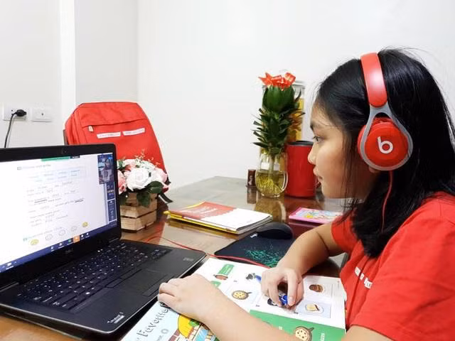 Học sinh được chuyển sang học online tại nhà (Ảnh: Internet) Học sinh được chuyển sang học online tại nhà (Ảnh: Internet)