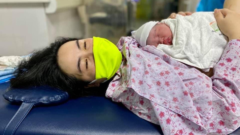 Thiên thần nhỏ chào đời trong khu cách ly Quảng Ninh (Ảnh: BVCC) 