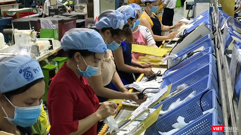 TP.HCM xét nghiệm đồng loạt cho hàng ngàn công nhân. Ảnh chụp một khu vực làm việc tại nhà xưởng của Công ty TNHH PouYuen Việt Nam mới đây vừa bị đình chỉ hoạt động do không đảm bảo công tác phòng chống COVID-19 (Ảnh: Đình Nguyên)