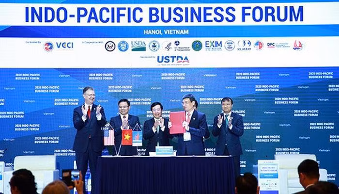 Việt Nam đã ký hàng loạt dự án LNG trị giá nhiều tỉ đô với đối tác Mỹ. Việt Nam đã ký hàng loạt dự án LNG trị giá nhiều tỉ đô với đối tác Mỹ.