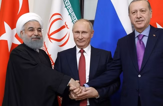 Tổng thống Hassan Rouhani của Iran, Vladimir Putin của Nga và Recep Tayyip Erdogan của Thổ Nhĩ Kỳ tại Sochi, Nga, ngày 22/11/2017.