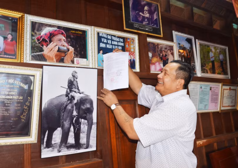 Khăm Phết báo với di ảnh Vua Voi: Bố ơi, Cục SHTT đã có công văn trả lời sau 8 năm bố điểm chỉ gửi đơn