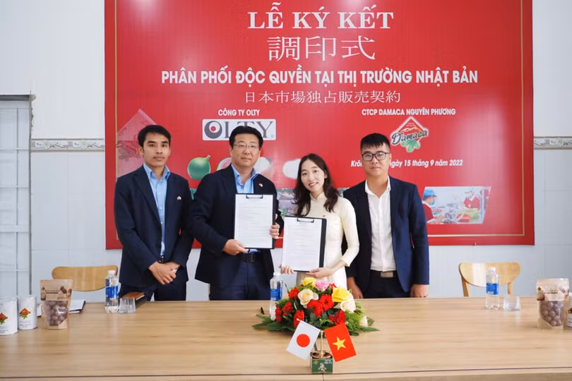 Cô chủ nhỏ Thu Phương ký kết xuất khẩu với doanh nhân Nhật Bản