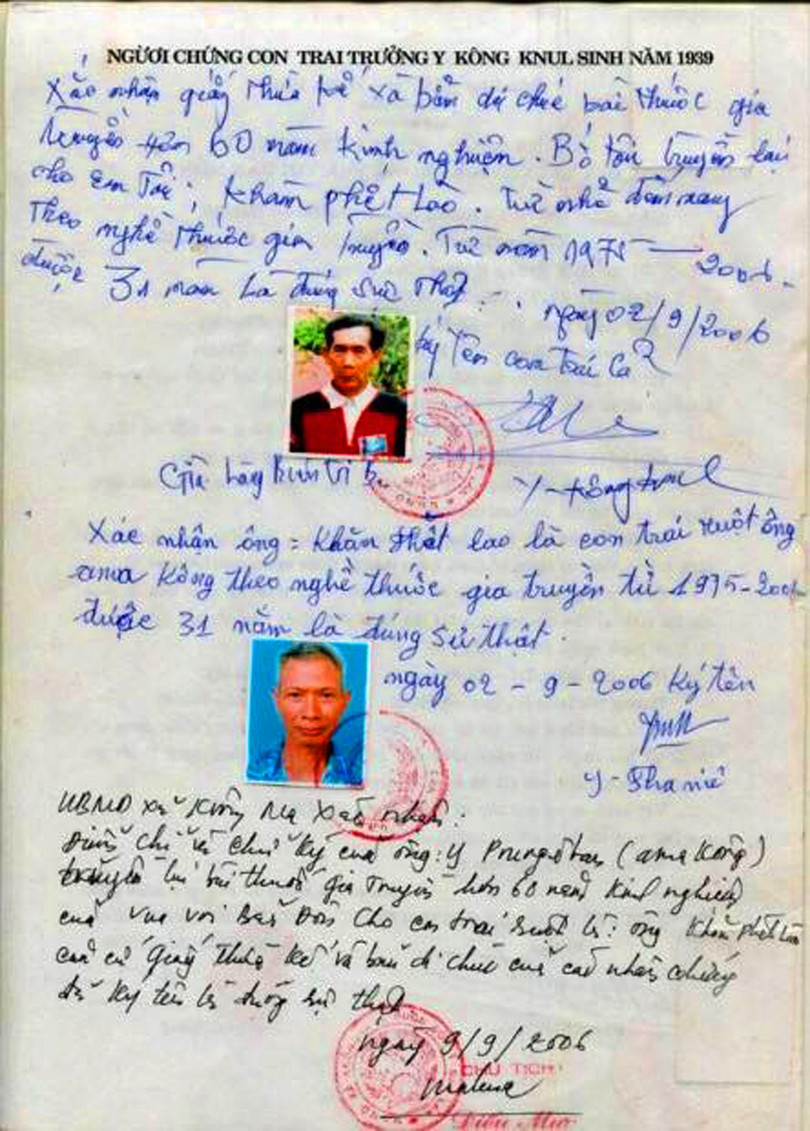 Rất nhiều con dấu trong hồ sơ thừa kế các bài thuốc của Khăm Phết Lào Rất nhiều con dấu trong hồ sơ thừa kế các bài thuốc của Khăm Phết Lào