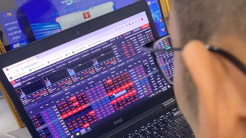 Loạt sếp doanh nghiệp dự chi tiền tỉ gom mua cổ phiếu "giá rẻ" 