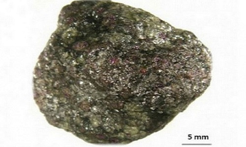 Hòn đá hiếm có chứa 30.000 viên kim cương.