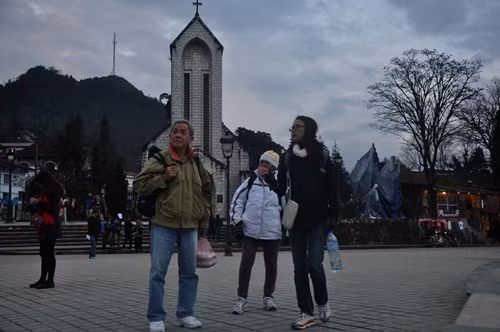 khach-du-lich-sa-pa-tang