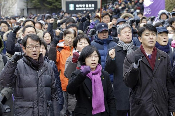 am muu noi loan, ung ho Trieu Tien