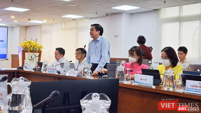 Ông Lê Minh Hải, Phó Trưởng Ban Quản lý Ban ATVSTP trả lời báo chí tại cuộc họp báo chiều 18/8. Ảnh: Hòa Bình