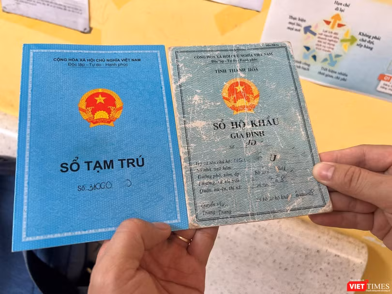 Theo thượng tá Lê Mạnh Hà, không phải tất cả các hộ khẩu của người dân TP.HCM đều bị công an thu hồi. Ảnh: Chí Lê 