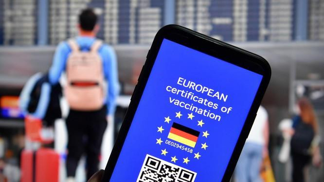 Hộ chiếu vaccine COVID-19 hiện được nhiều nước áp dụng thử nghiệm (Ảnh: Nikkei) Hộ chiếu vaccine COVID-19 hiện được nhiều nước áp dụng thử nghiệm (Ảnh: Nikkei)