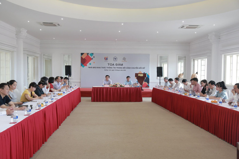 Toàn cảnh Toạ đàm “Nhà báo khai thác thông tin trong bối cảnh chuyển đổi số”