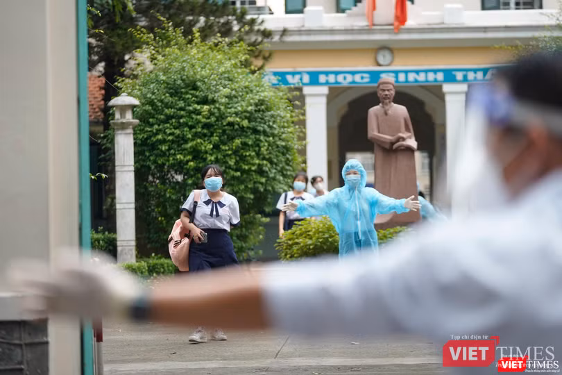 Toàn bộ các trường đều được tập huấn về công tác phòng, chống dịch trước khi đón học sinh trở lại học trực tiếp. Ảnh: Phạm Nguyễn