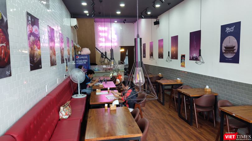 Miss Korea (229 Trần Hưng Đạo, phường Cô Giang, quận 1) mở cửa trở lại nhưng vắng khách (Ảnh: Hòa Bình) 