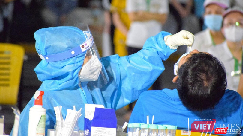 Các đợt lấy mẫu xét nghiệm toàn dân tâm dịch TP.HCM được tiến hành liên tục. Ảnh: HCDC