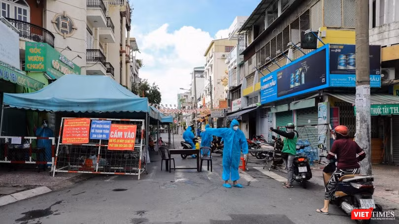 Không phải tất cả được ồ ạt ra đường, TP.HCM sẽ mở cửa từng bước từ ngày 1/10