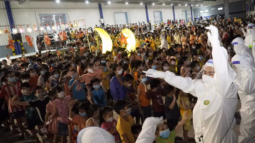 Trung thu đặc biệt cho 1.200 bé là F0 ở khu cách ly điều trị Bình Dương