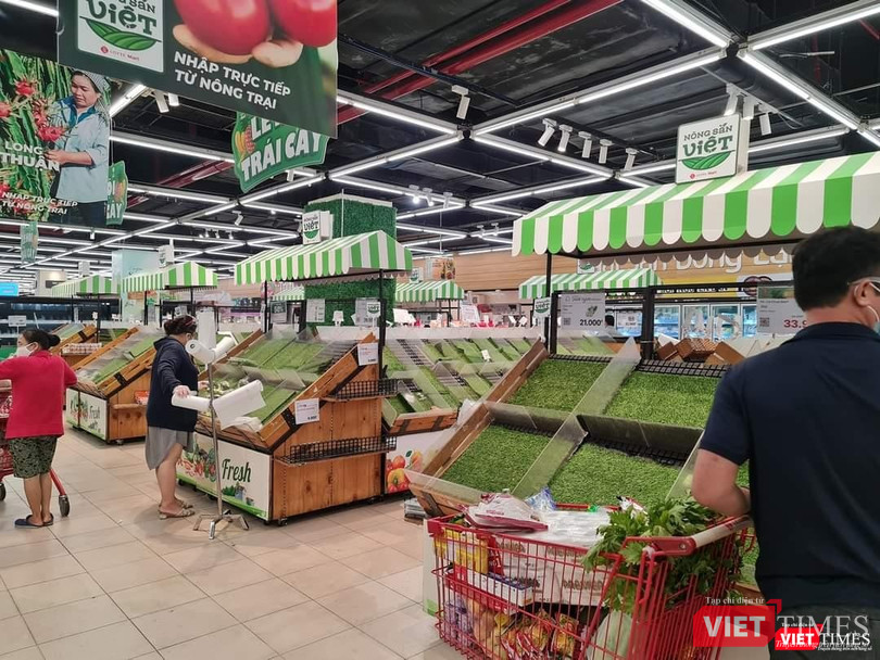 Mua bán giãn cách nhưng vào đến nơi quầy hàng sạch bách