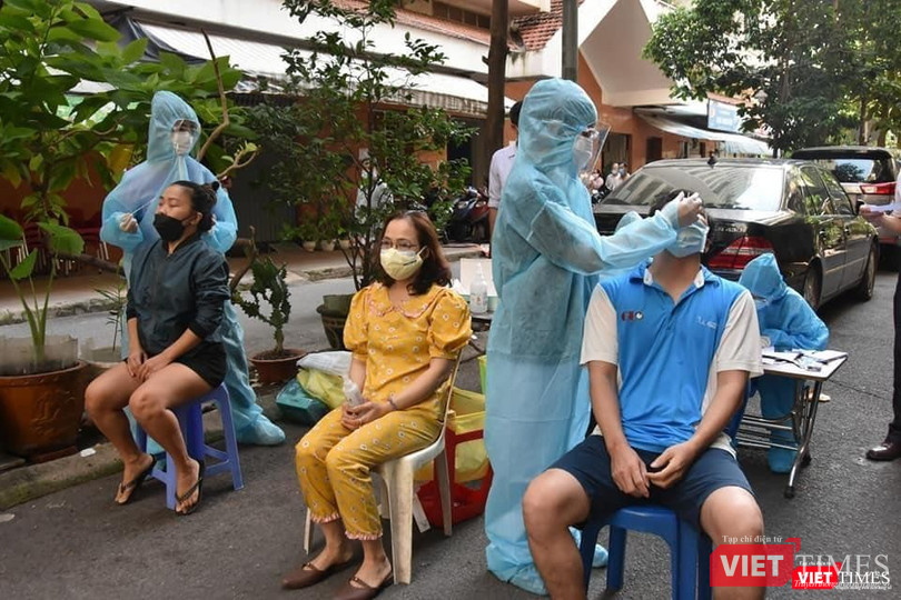 Hơn 300 cán bộ Trường Đại học Kỹ thuật Y tế Hải Dương đã vào TP.HCM và hiện tại vẫn đang tiếp tục hỗ trợ thực hiện lấy mẫu xét nghiệm