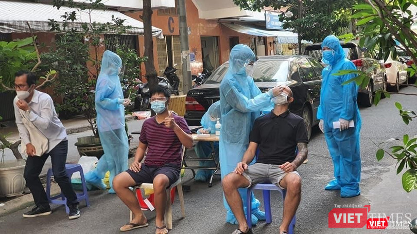 Công tác lấy mẫu xét nghiệm trong cộng đồng với sự phối hợp của nhiều lực lượng khác nhau