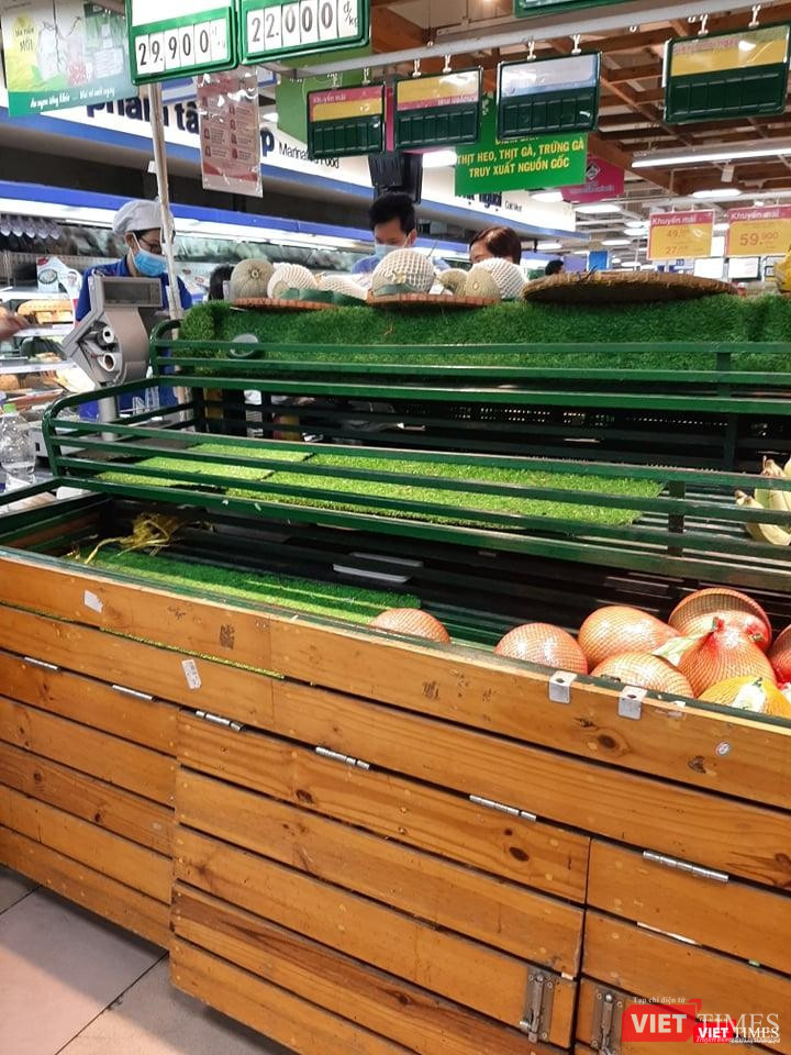 Quầy rau xanh không còn lại bất cứ rau gì