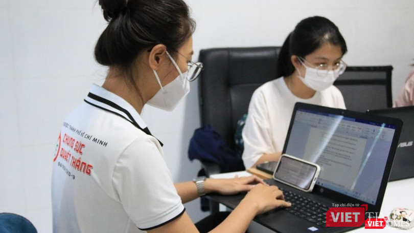 Hơn 400 sinh viên Đại học Y Dược TP.HCM miệt mài với nhiệm vụ thực hiện các cuộc gọi truy vết F0