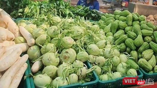 Người dân TP.HCM những ngày qua thiếu nhất là rau củ, thực phẩm tươi sống - Ảnh: Hoà Bình Người dân TP.HCM những ngày qua thiếu nhất là rau củ, thực phẩm tươi sống - Ảnh: Hoà Bình