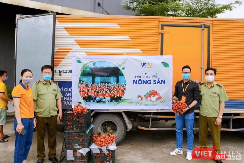 Hỗ trợ bà con tiêu thụ nông sản Bắc Ninh, Bắc Giang lúc dịch bệnh lan tràn Ảnh: NVCC