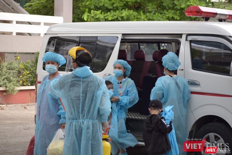 Trong đợt dịch bùng phát rất mạnh lần này, nhiều gia đình cả nhà cùng bị nhiễm, nhiều ca chuyển nặng bất ngờ - Ảnh: HCDC