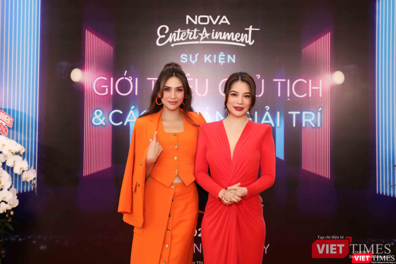 Siêu mẫu Võ Hoàng Yến đến chúc mừng tân Chủ tịch Trương Ngọc Ánh