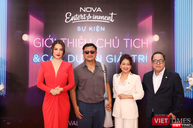 Tân Chủ tịch Trương Ngọc Ánh, đạo diễn Phan Gia Nhật Linh, Tổng Giám đốc Nova Entertainment - Bà Lê Diễm Ly và Giám đốc sáng tạo Tùng LEO