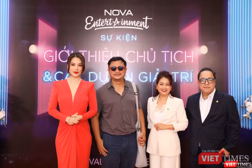Tân Chủ tịch Trương Ngọc Ánh, đạo diễn Phan Gia Nhật Linh, Tổng Giám đốc Nova Entertainment - Bà Lê Diễm Ly và Giám đốc sáng tạo Tùng LEO