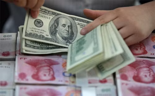 Ngày 7/1, tỷ giá đồng Nhân dân tệ so với USD rớt xuống mức thấp nhất trong 5 năm.