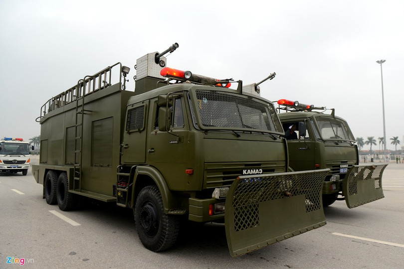 Ngoài 125 xe đặc chủng chủ yếu làm nhiệm vụ chống khủng bố, bạo loạn còn có 100 xe chở quân các loại, xe dẫn đường, cứu thương...