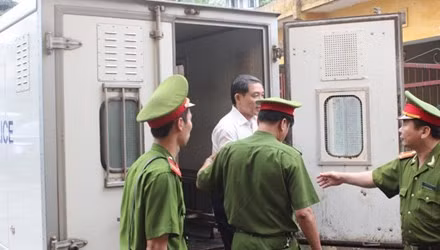 Dương Chí Dũng trong phiên xử hồi giữa năm 2014.